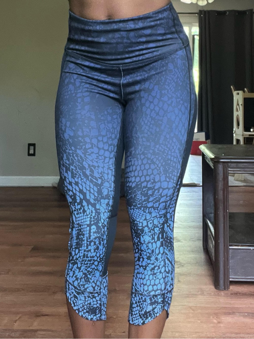 Athleta snake-print Relay Capri leggings